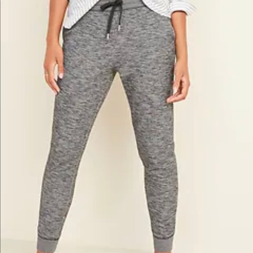 2/$50 Old navy sweats grey in colour size M ladies
